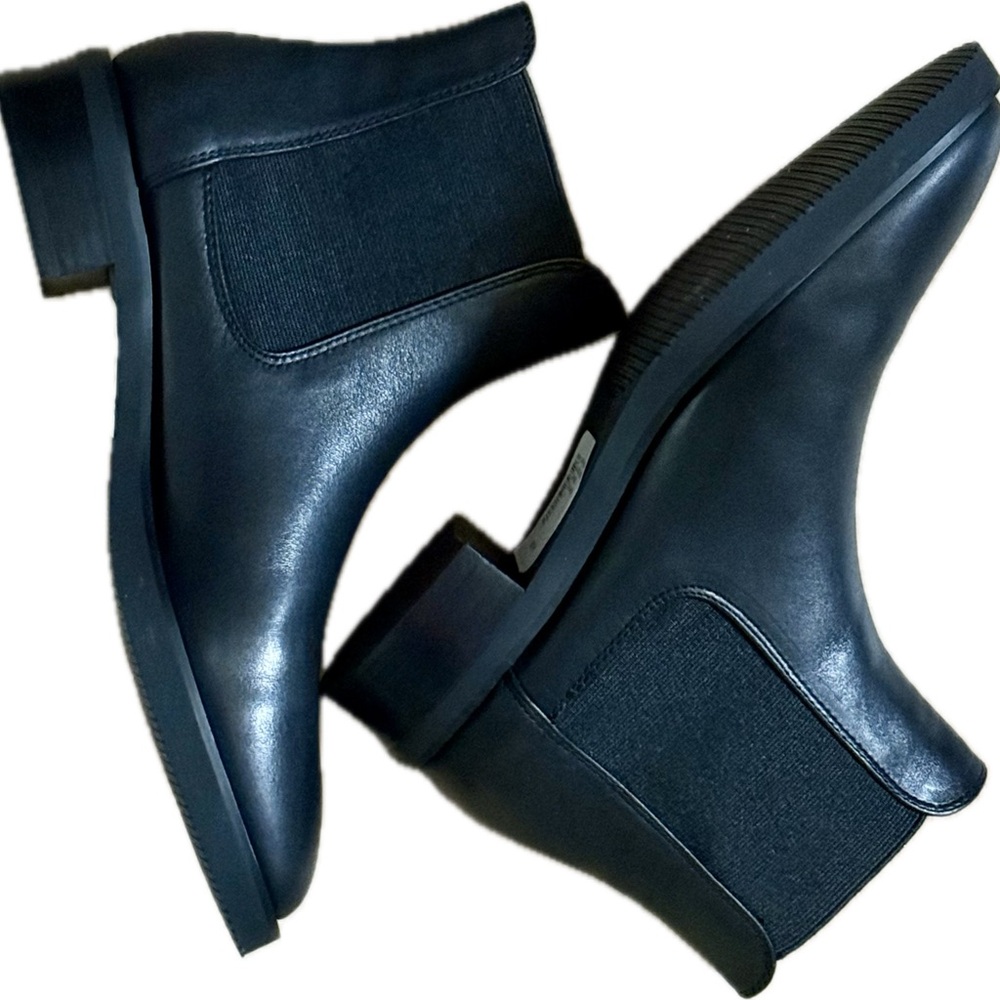 NWT - “Wren” black leather pull-on ankle boots by Saks Fifth Avenue (sz 7.5 m)
